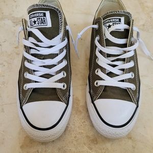 Converse Unisex Size 7 Men, 9 Women